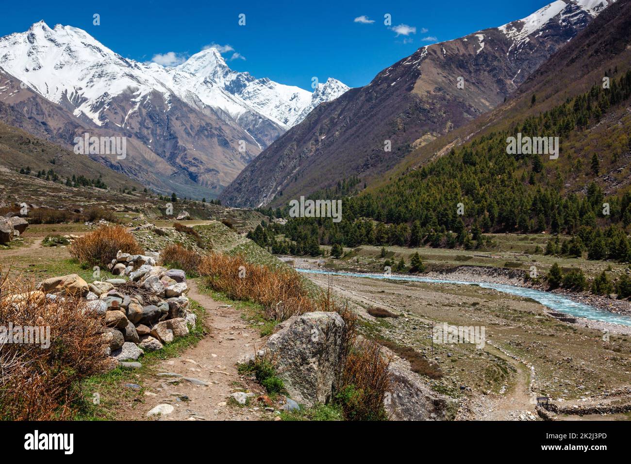 Alter Handelsweg nach Tibet vom Sangla-Tal. Himachal Pradesh, Indien Stockfoto