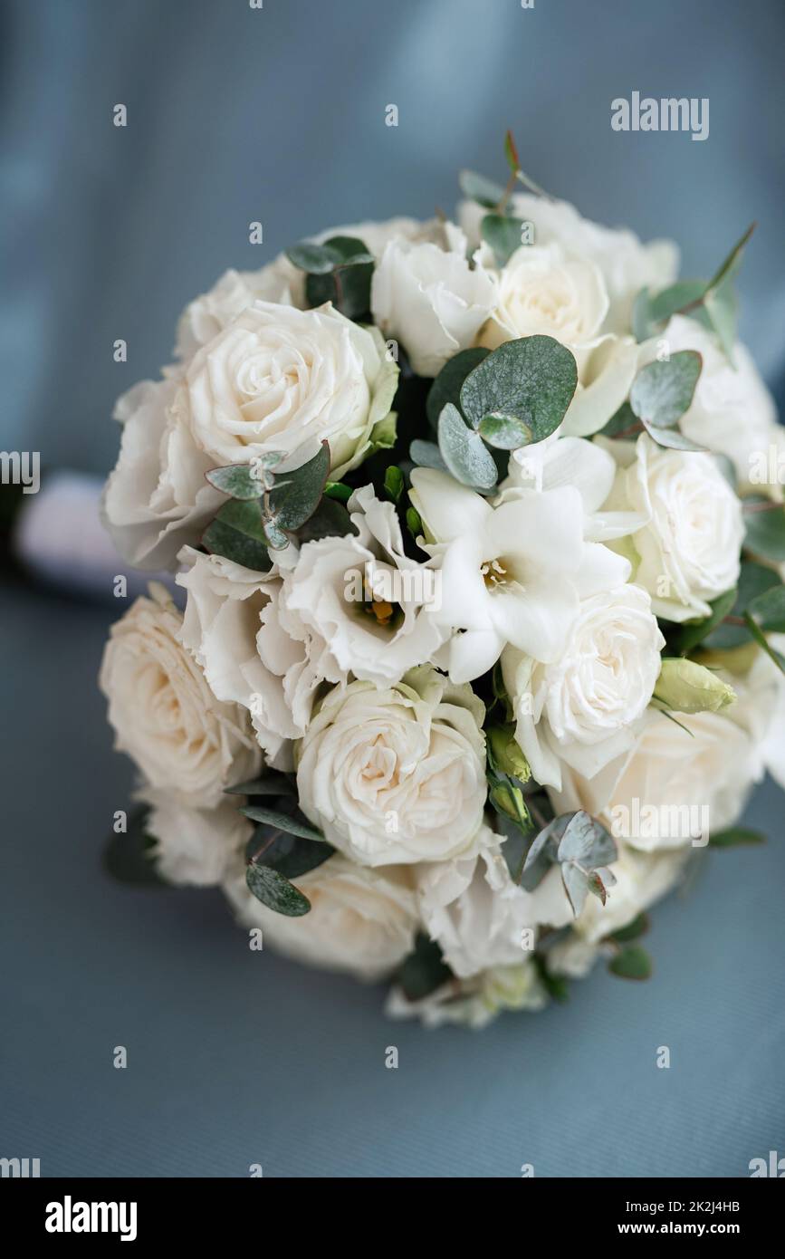 Eleganter Hochzeitsbouquet von frischen natürlichen Blumen Stockfoto