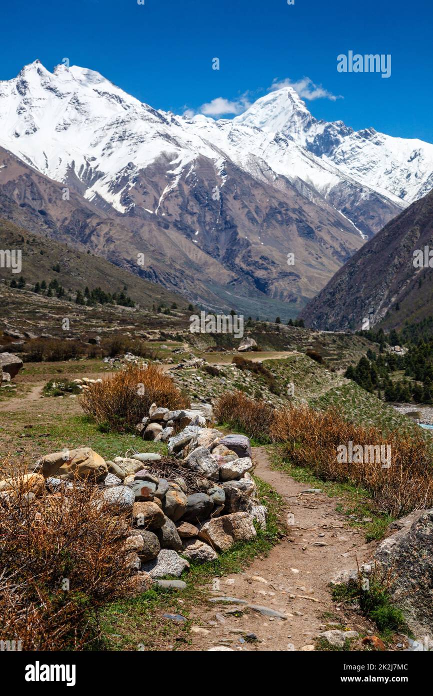 Alter Handelsweg nach Tibet vom Sangla-Tal. Himachal Pradesh, Indien Stockfoto