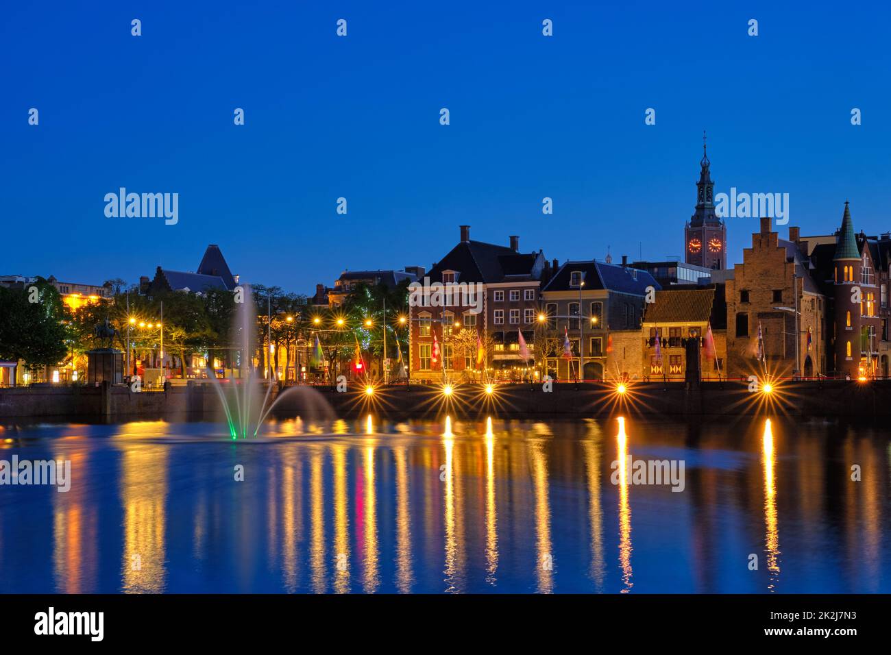 Häuser am Hofvijver See in Den Haag, Niederlande Stockfoto Häuser am Hofvijver See in Den Haag, Niederlande Stockfoto