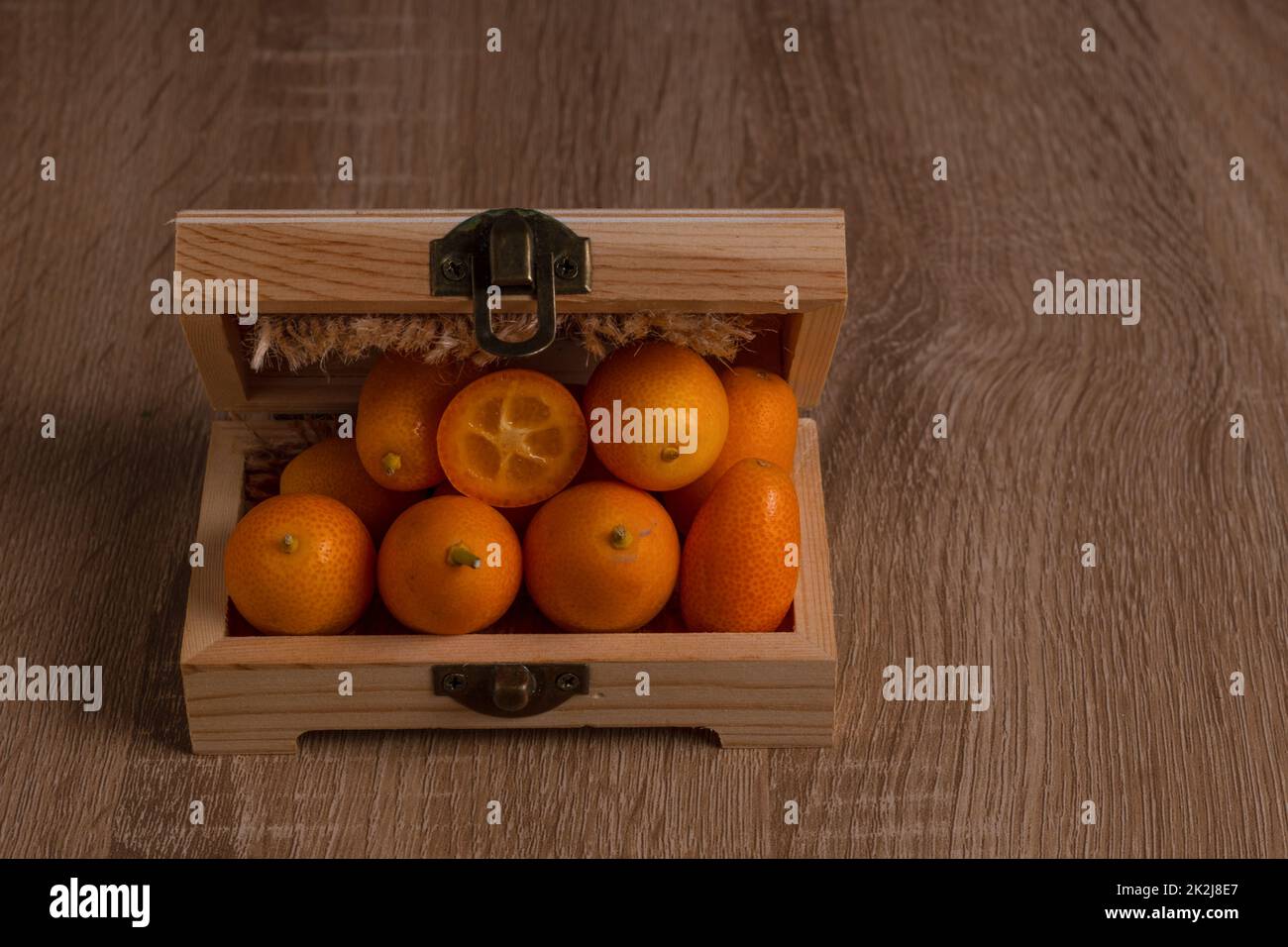 Nahaufnahme kleiner chinesischer Orangen oder Kumquat (Citrus sinensis) Stockfoto