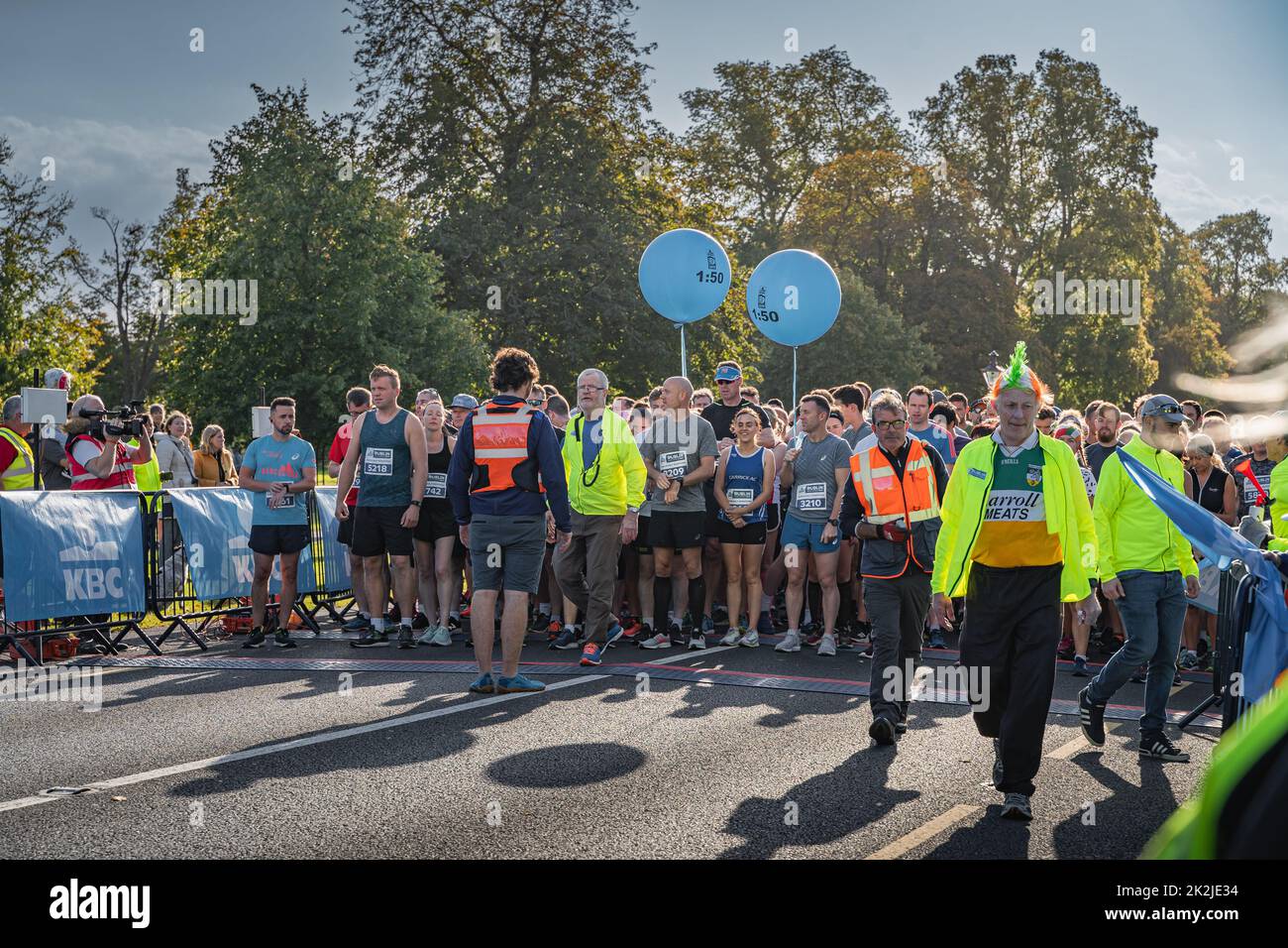 Dublin, Irland. September 2019 Läufer, die sich auf den Start für den Halbmarathon vorbereiten, die KBC Dublin Race Series Stockfoto