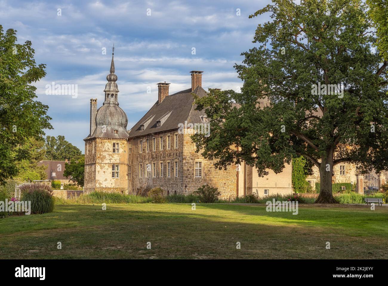 Schloss Lembeck in Dorsten, Deutschland, umgeben von einem wunderschönen Park Stockfoto