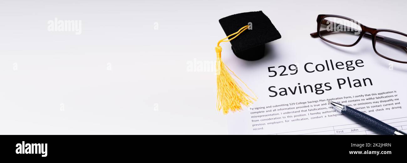 529 College Savings Plan Formular Mit Kleiner Abschlussmütze Stockfoto