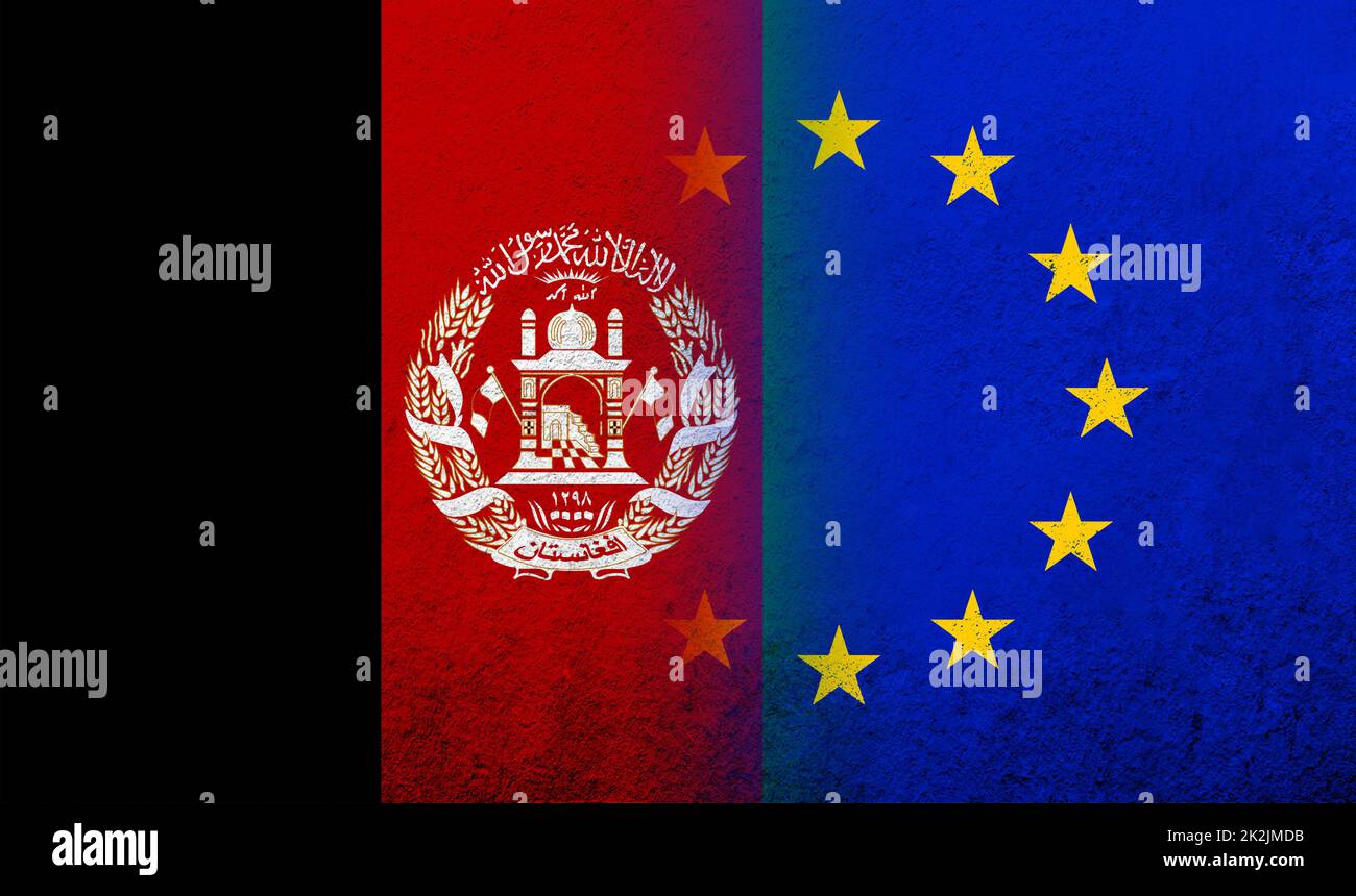 Flagge der Europäischen Union mit Nationalflagge der Islamischen Republik Afghanistan. Grungen Hintergrund Stockfoto