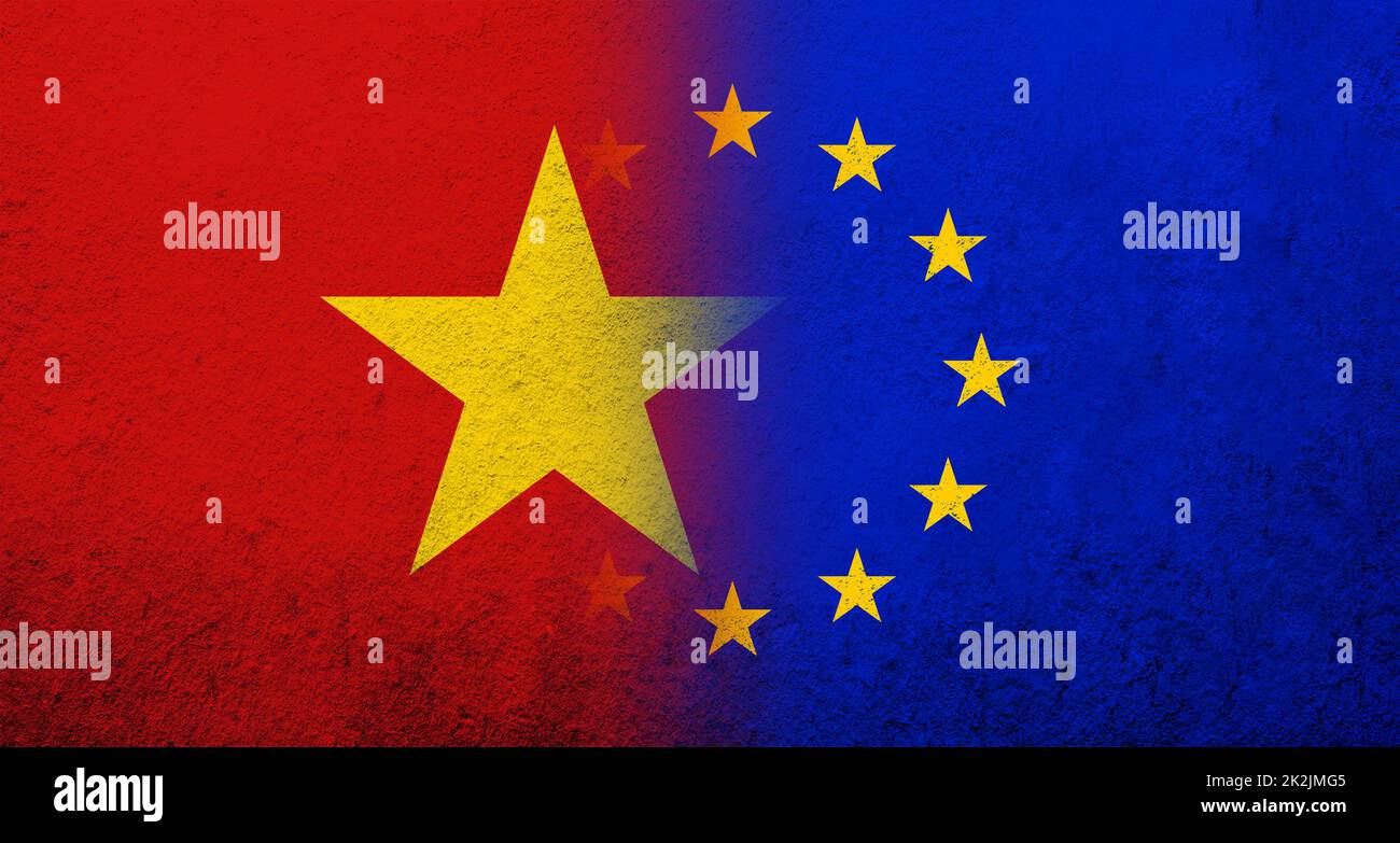 Flagge der Europäischen Union mit Sozialistischer Republik Vietnam Nationalflagge. Grungen Hintergrund Stockfoto