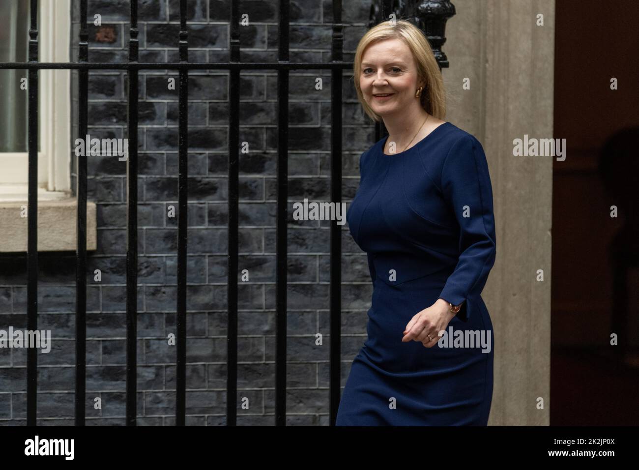 London, Großbritannien. 23. September 2022. Liz Truss, Premierminister, verlässt die Downing Street 10 für den Abschluss, Mini Budget Kredit: Ian Davidson/Alamy Live News Stockfoto