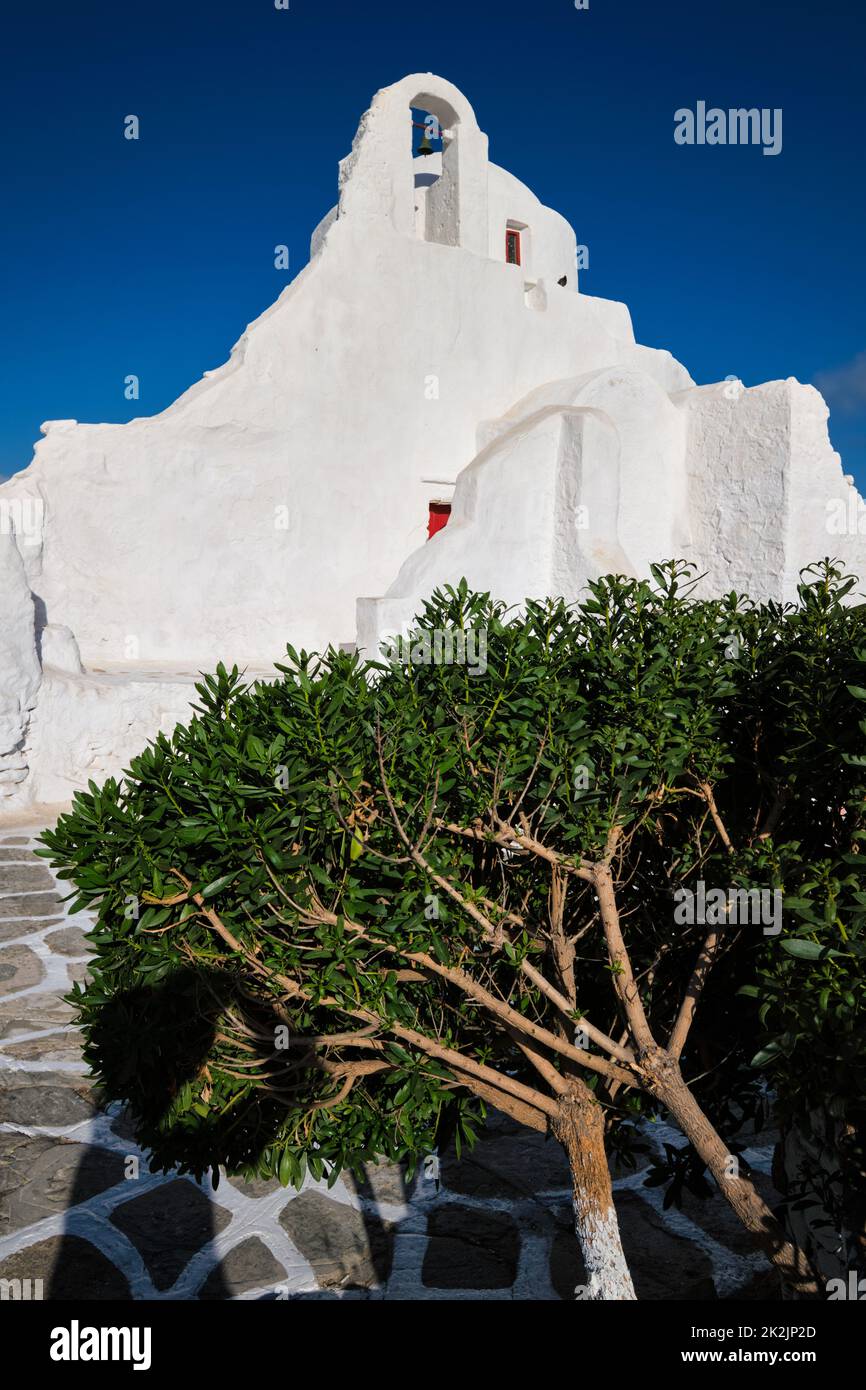 Griechisch-orthodoxe Kirche von Panagia Paraportiani in der Stadt Chora auf der Insel Mykonos Stockfoto
