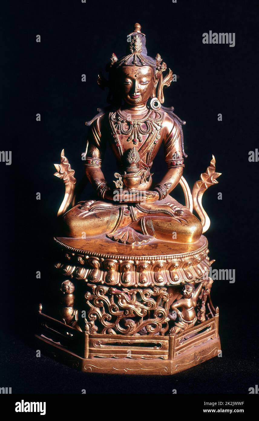 Amitaba Buddha in seiner Manifestation von "Grenzenlos Leben" saß Holding ein Gefäß mit den Nektar der Unsterblichkeit. Tibetische Kunst Bronze. 18. Stockfoto