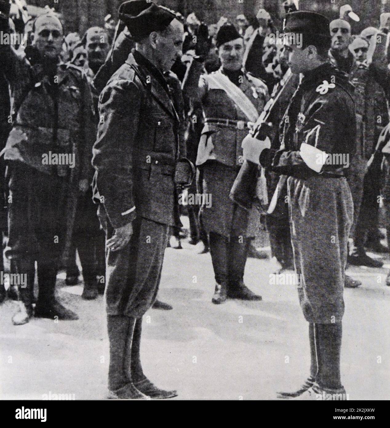 Abschlussfeier für einen italienischen faschistischen Milizsoldaten 1938 Stockfoto
