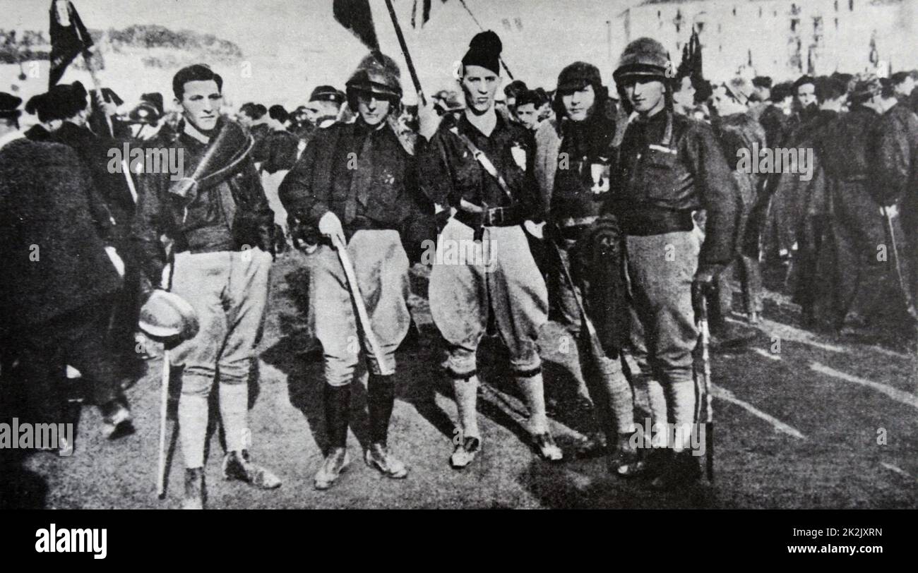 Foto von einer Gruppe von faschistischen Flieger in Neapel. Vom 20. Jahrhundert Stockfoto