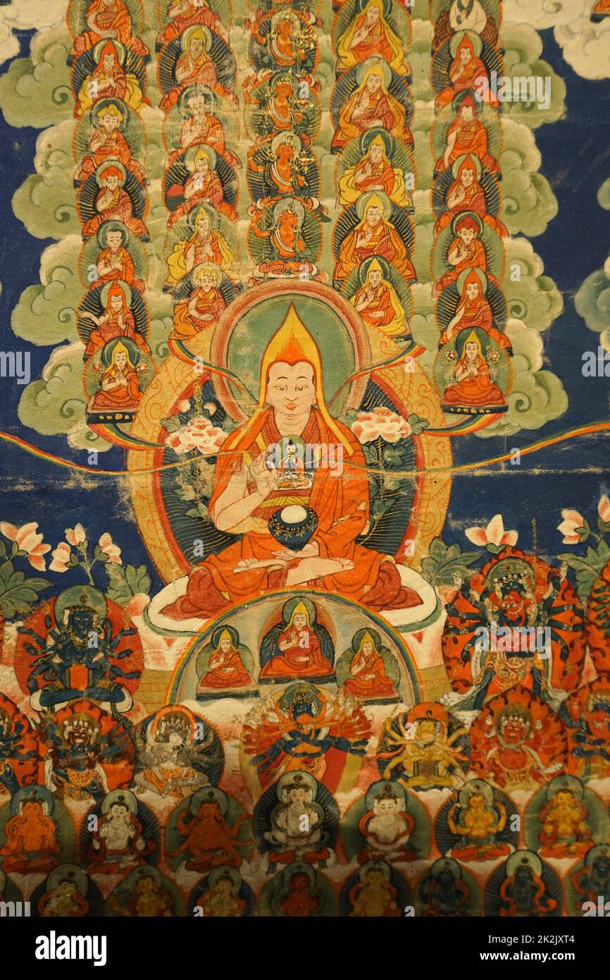 Tibetisch-buddhistischen Thanka Darstellung der Gottheiten und Lamas der Geluk bestellen. Bemalte Seide und Baumwolle, Anfang des 20. Jahrhunderts. Ein Thangka, (tangka thanka Tanka), oder ist ein tibetisch-buddhistischer Malerei auf Baumwolle oder Seide Applikation, in der Regel mit der Darstellung eines buddhistischen Gottheit, Szene, oder Mandala Stockfoto