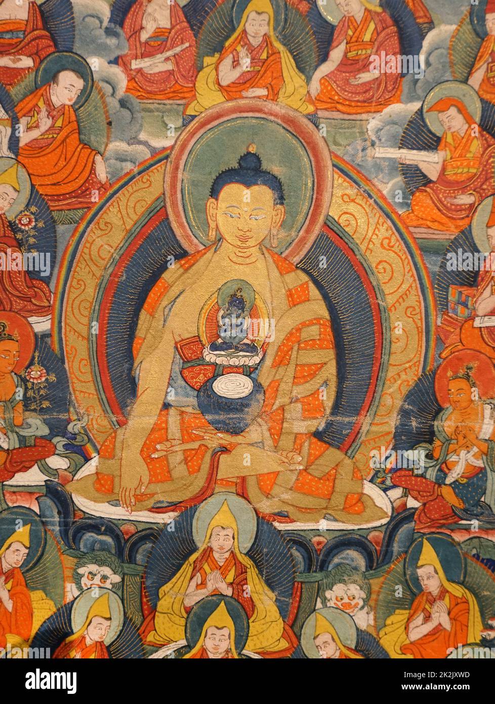 Tibetisch-buddhistischen Thanka Darstellung der Gottheiten und Lamas der Geluk bestellen. Bemalte Seide und Baumwolle, Anfang des 20. Jahrhunderts. Ein Thangka, (tangka thanka Tanka), oder ist ein tibetisch-buddhistischer Malerei auf Baumwolle oder Seide Applikation, in der Regel mit der Darstellung eines buddhistischen Gottheit, Szene, oder Mandala Stockfoto