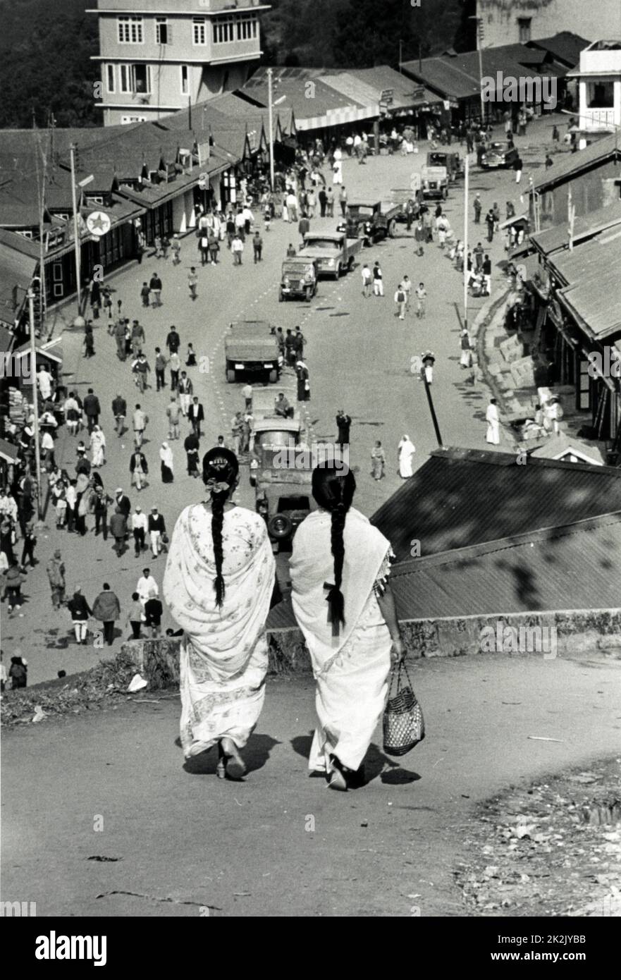 Blick auf die Innenstadt von Gangtok, der Hauptstadt von Sikkim. Gangtok ist eine Gemeinde, die Hauptstadt und größte Stadt des indischen Bundesstaates Sikkim. Fotograf Alice S Kandell, 1965 Stockfoto