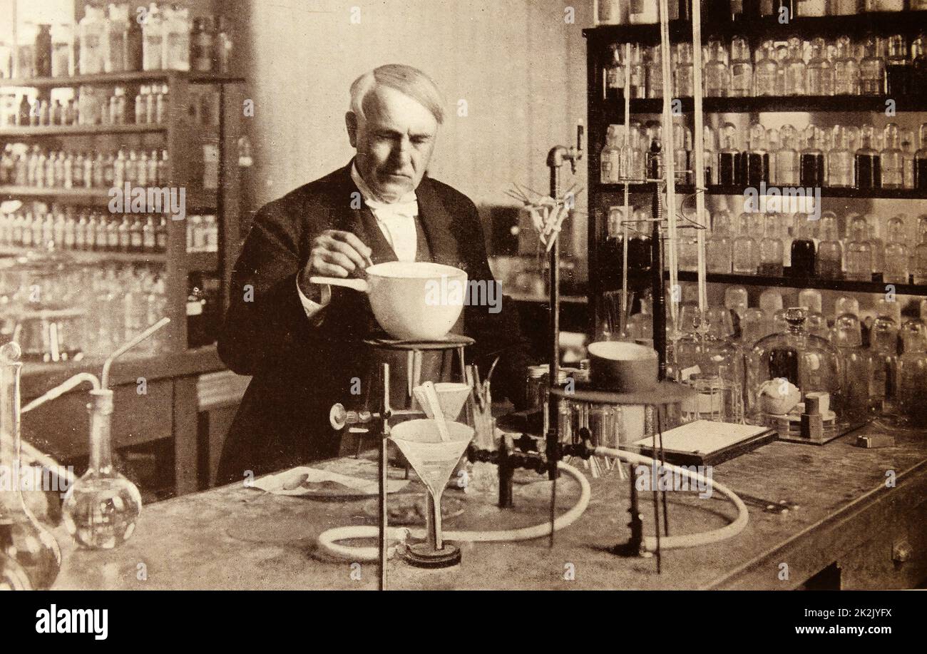 Thomas Edison in seinem Labor. Stockfoto