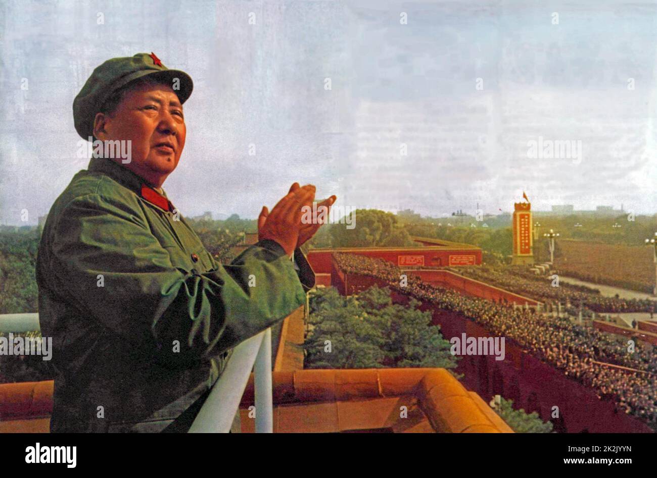 Mao Zedong, der politische Führer Chinas (1893-1976), überprüft die Roten Garden 1966 Stockfoto