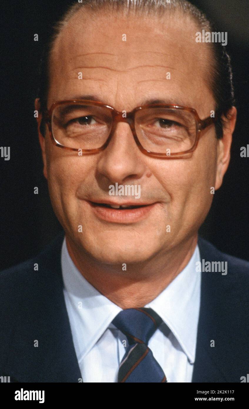 Porträt von Jacques Chirac, der während des Präsidentschaftswahlkampfs 1981 in einem politischen Fernsehprogramm eingeladen wurde. April 1981 Stockfoto