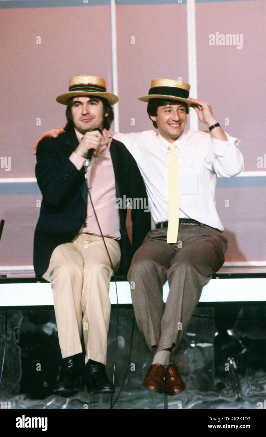 TV-Moderator Patrick Sabatier und Sänger Serge Lama während der TV-Show „Dix sur dix“ auf dem Kanal La Cinq. 18. September 1987 Stockfoto