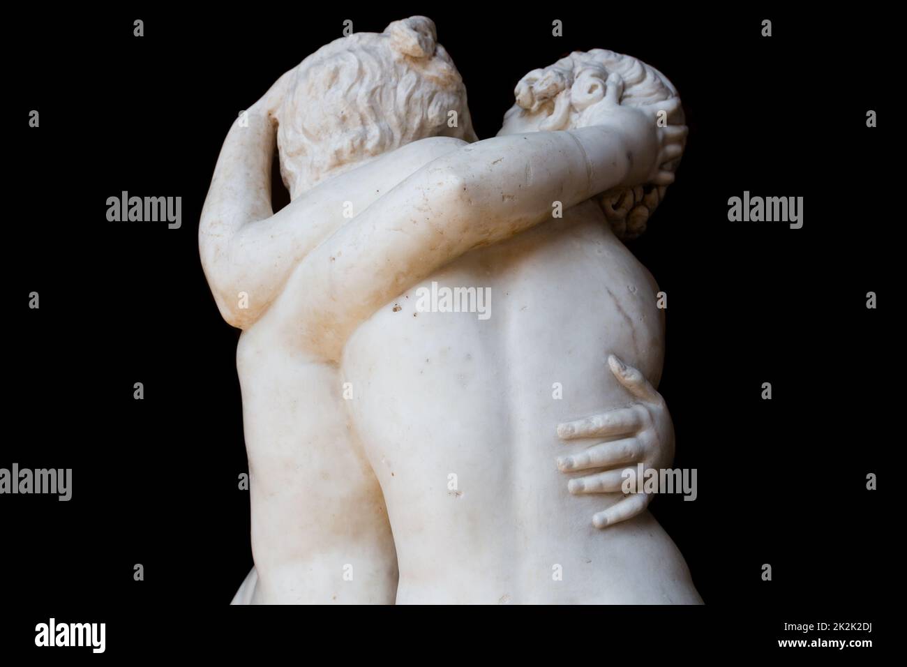 Zusammengehörigkeitsgefühl. Statue von zwei Menschen umarmen mit Leidenschaft Stockfoto