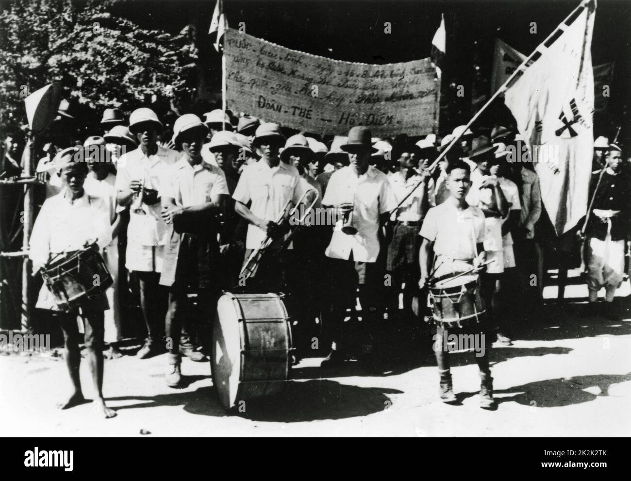 Friedenszeremonien, die von vietnamesischen Menschen während des Indochina-Krieges geführt wurden, der 2 Jahre zuvor begann. 1948 Washington, Library of Congress Stockfoto