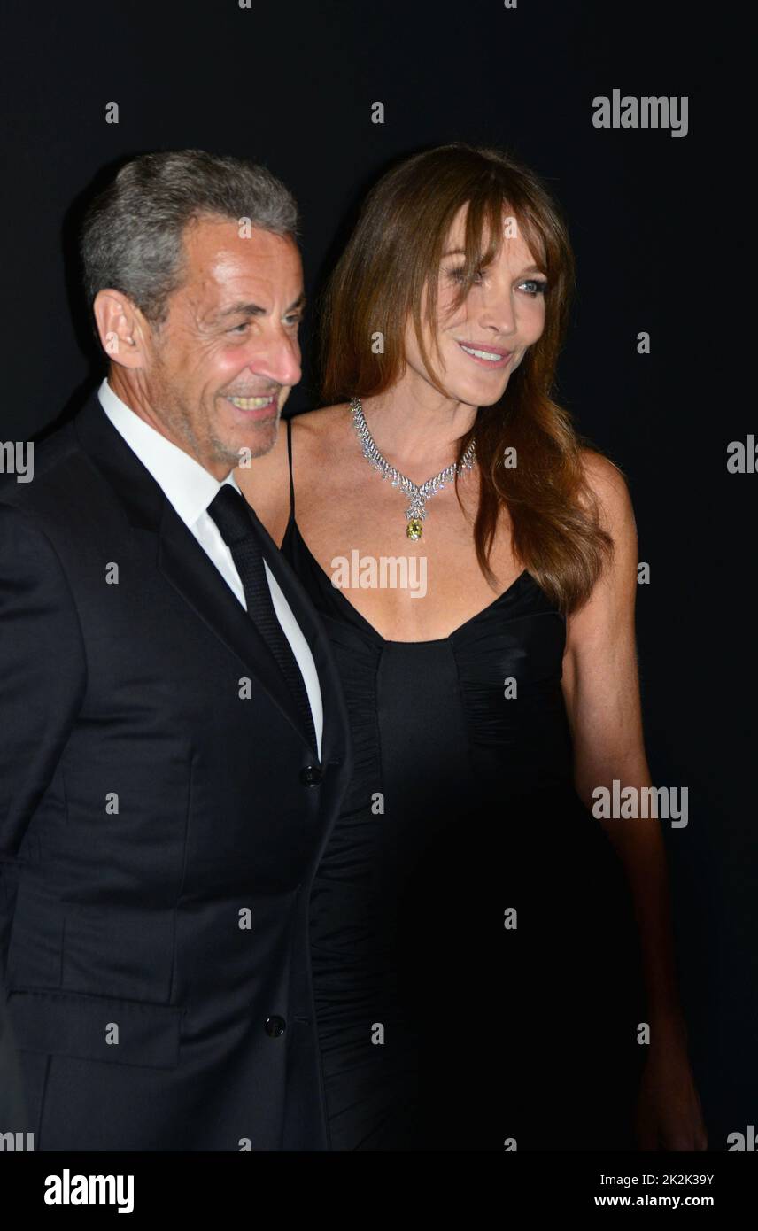 Nicolas Sarkozy, Carla Bruni Sarkozy (Kleid von Yves Saint-Laurent) Photocall des Kering 'Women in Motion Award' Abends, Place de la Castre, colline du Suquet 75. Cannes Film Festival 22. Mai 2022 Stockfoto