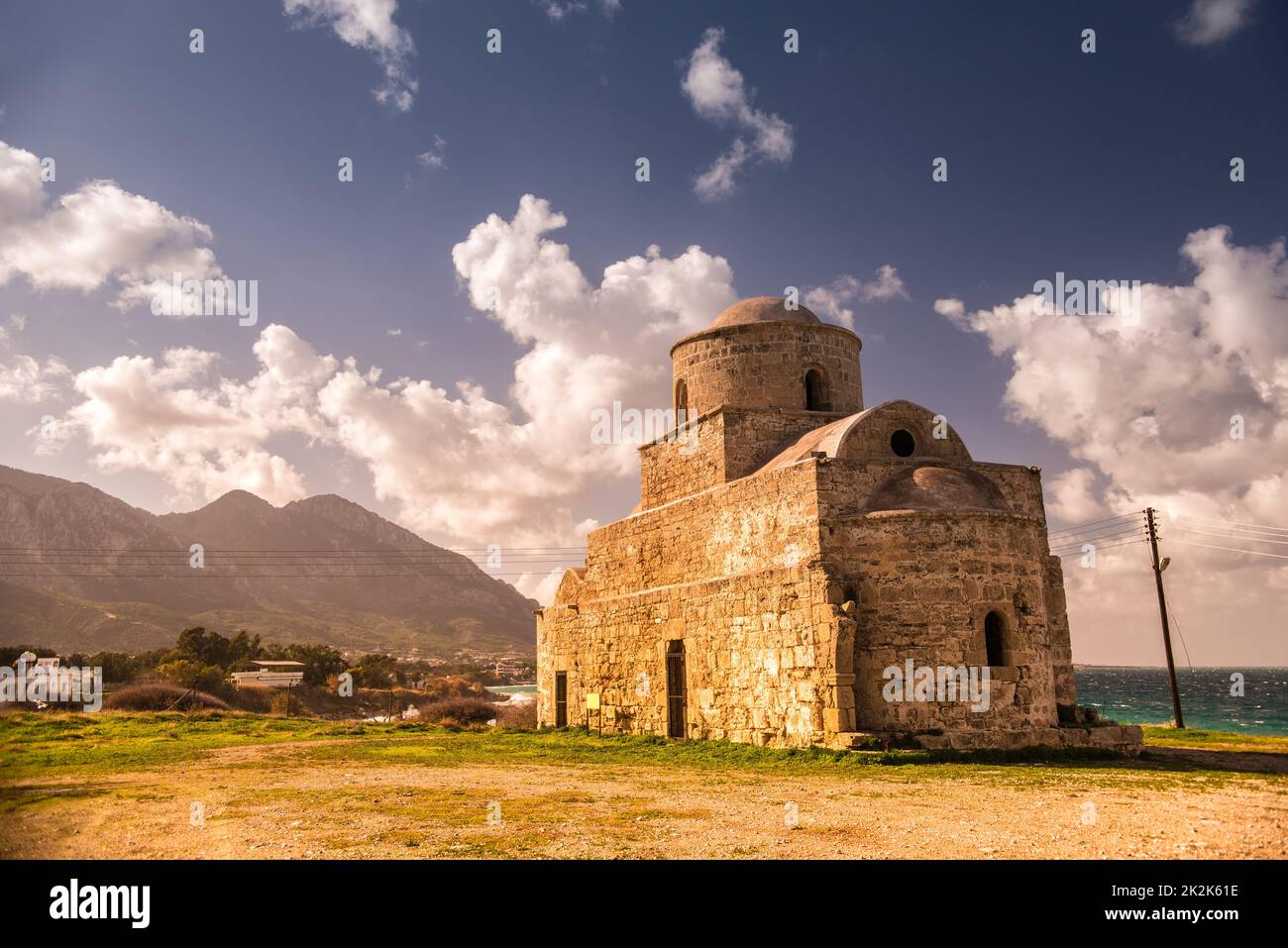 Agios (Heiliger) Evlalios Verlassene Kirche. Bezirk Kyrenia, Zypern. Vintage-Farbton Stockfoto