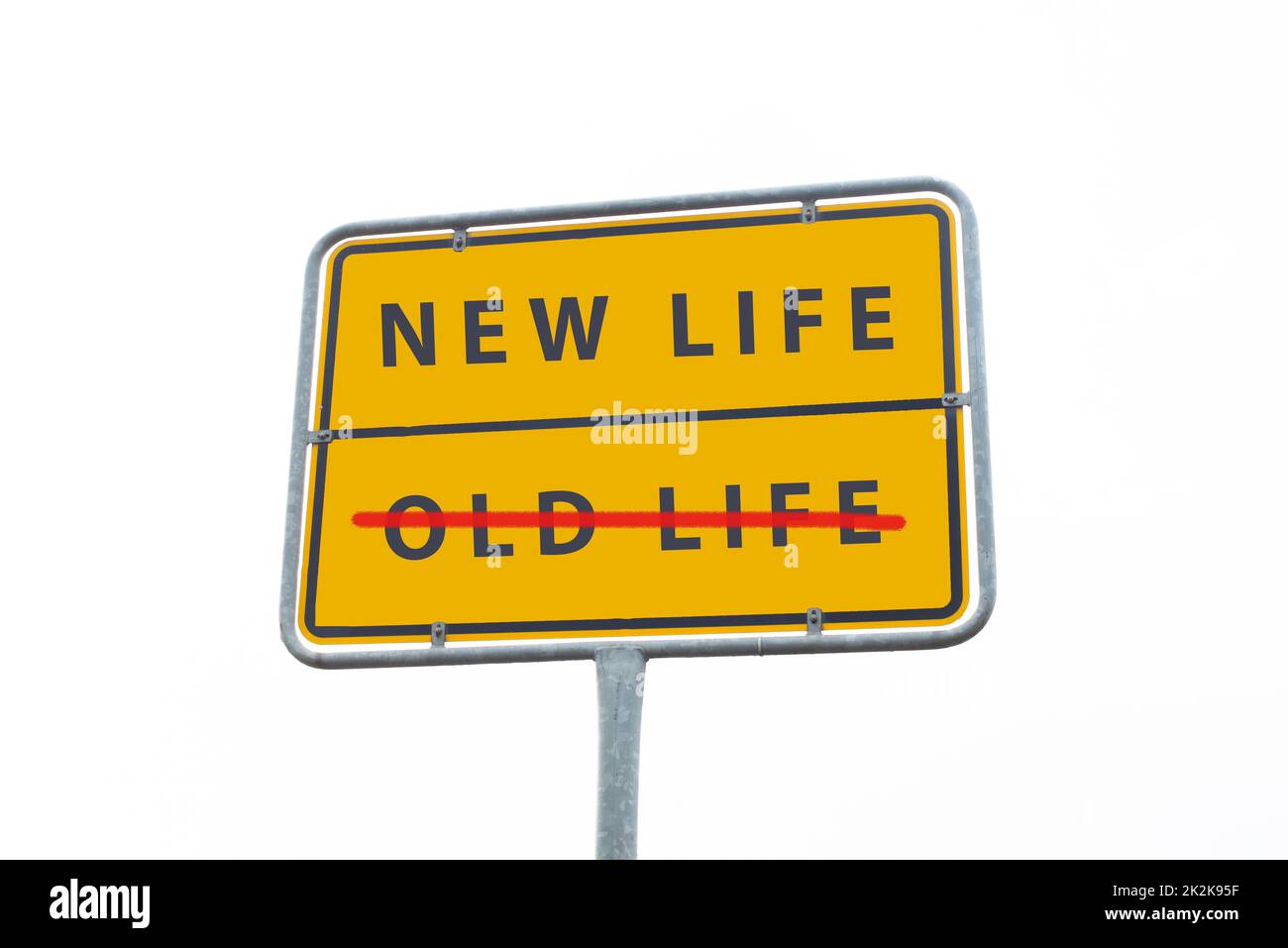 Altes und neues Lebenskonzept, eine neue Richtung wählen, den Lebensstil ändern, sich auf eine Chance freuen Stockfoto