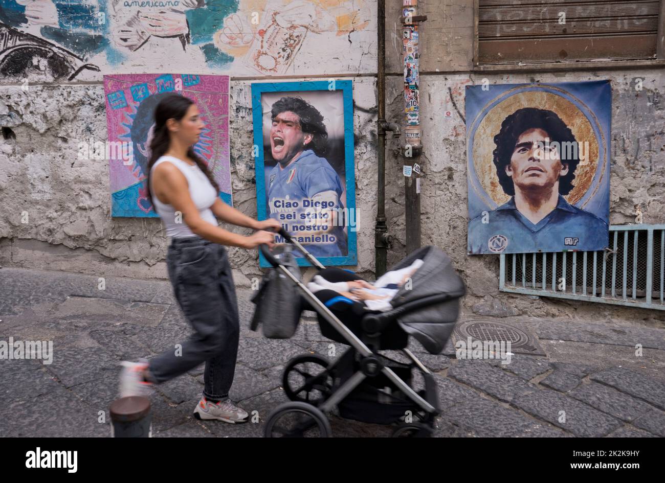 Wandmalereien in Erinnerung an den berühmten argentinischen Fußballstar Diego Maradona in Neapel, wo er die Serie Eines italienischen Champonship für das lokale Team Napoli, Italien, gewann Stockfoto