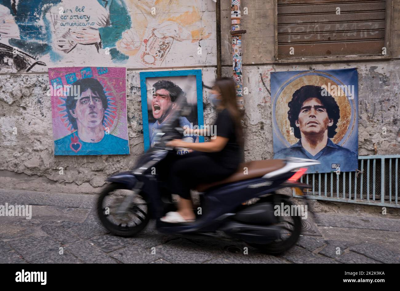 Wandmalereien in Erinnerung an den berühmten argentinischen Fußballstar Diego Maradona in Neapel, wo er die Serie Eines italienischen Champonship für das lokale Team Napoli, Italien, gewann Stockfoto