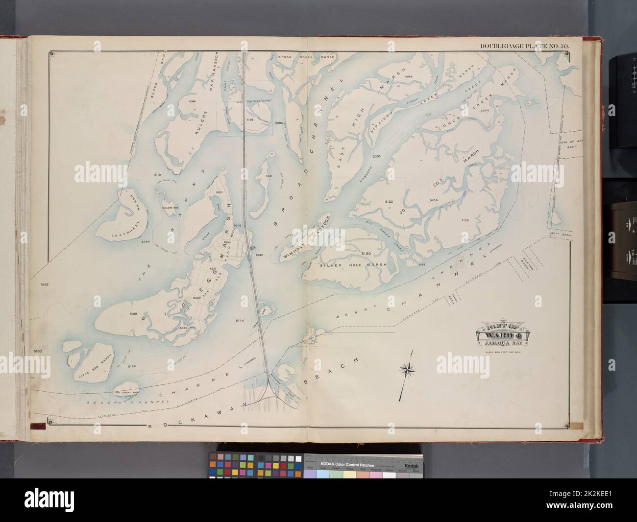 Kartografisch, Karten. 1913. Lionel Pincus und Prinzessin Firyal Map Division. Queens (New York, N.Y.), Immobilien , New York (Staat) , New York , Queens (Borough) Queens, V. 1, Doppelseitenteller Nr. 30; Teil Jamaikas, ward 4; Karte begrenzt durch Grenzlinie zwischen Brooklyn und Queens, Broad Creek Marsh, Grenzlinie von Borough of Queens und Nassau Co., Rockaway Beach Stockfoto