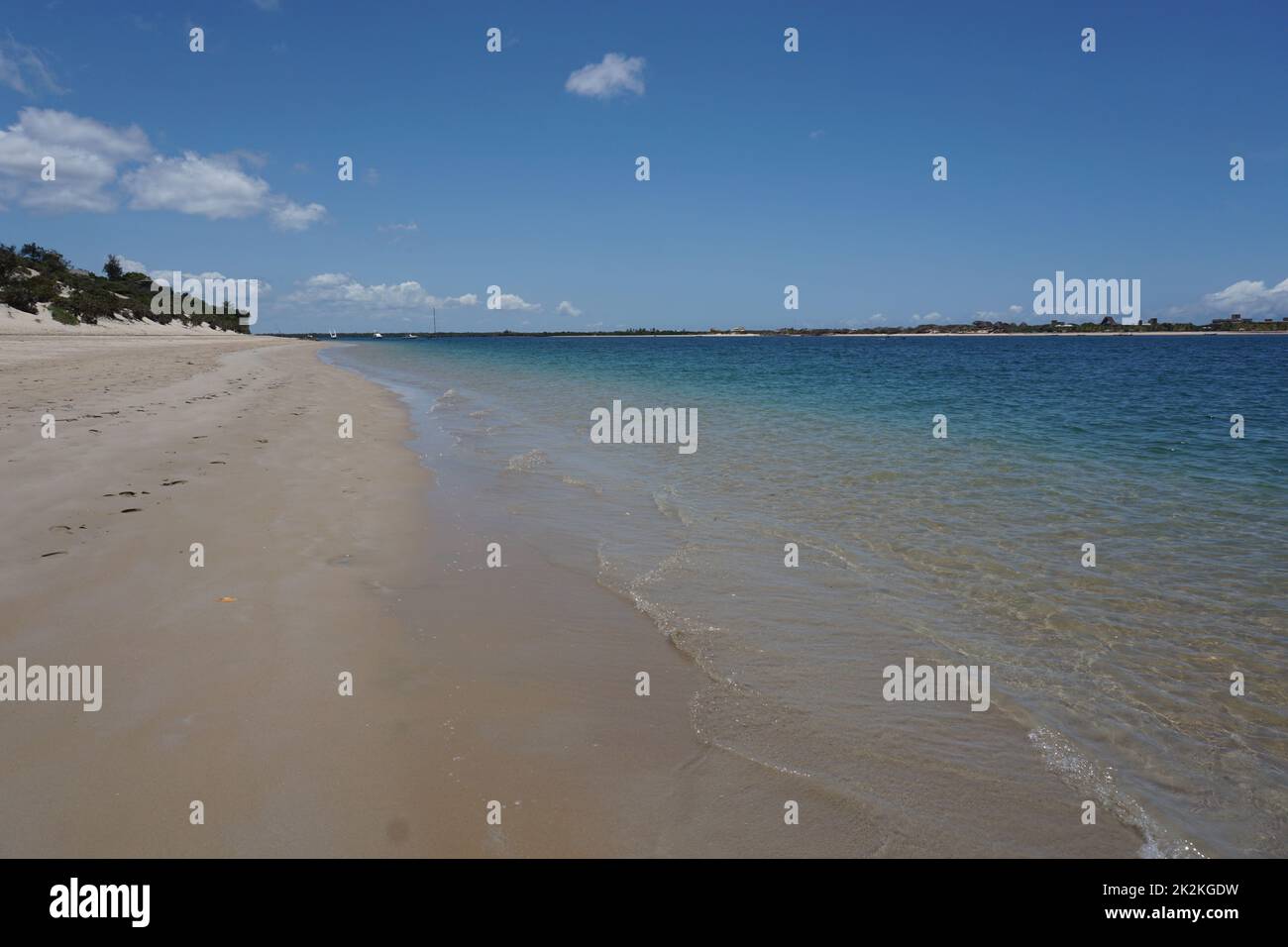 Malerischer Strand auf Lamu Island in der Nähe von Shela Stockfoto