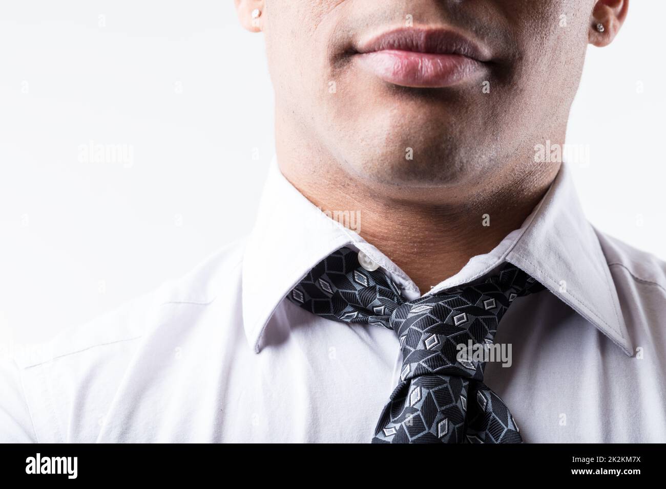 Nahaufnahme eines Halses und einer Krawatte Stockfoto