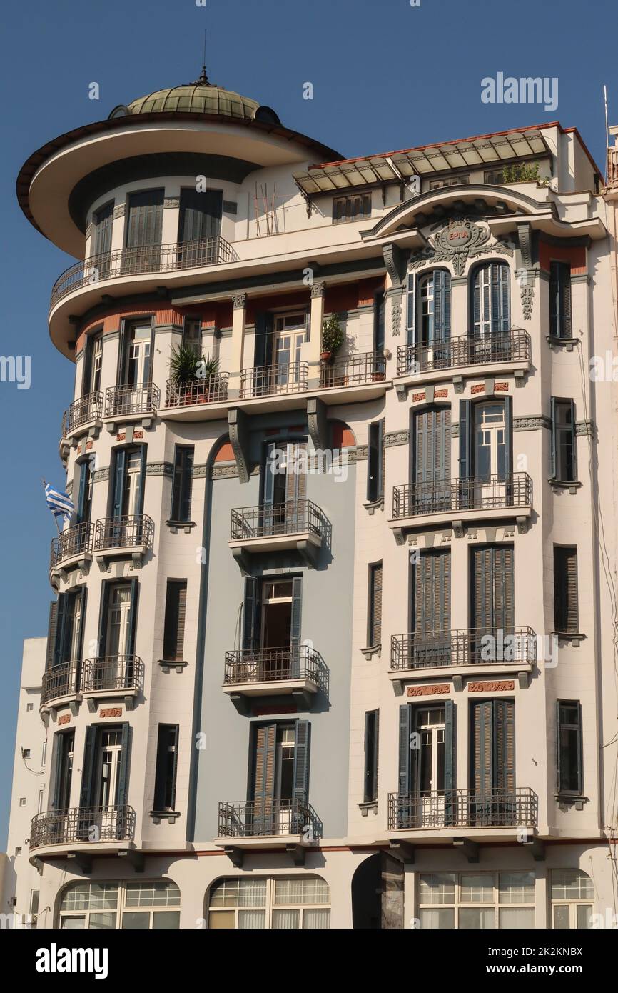 Wunderschönes altes Gebäude im Stadtzentrum von Thessaloniki Stockfoto