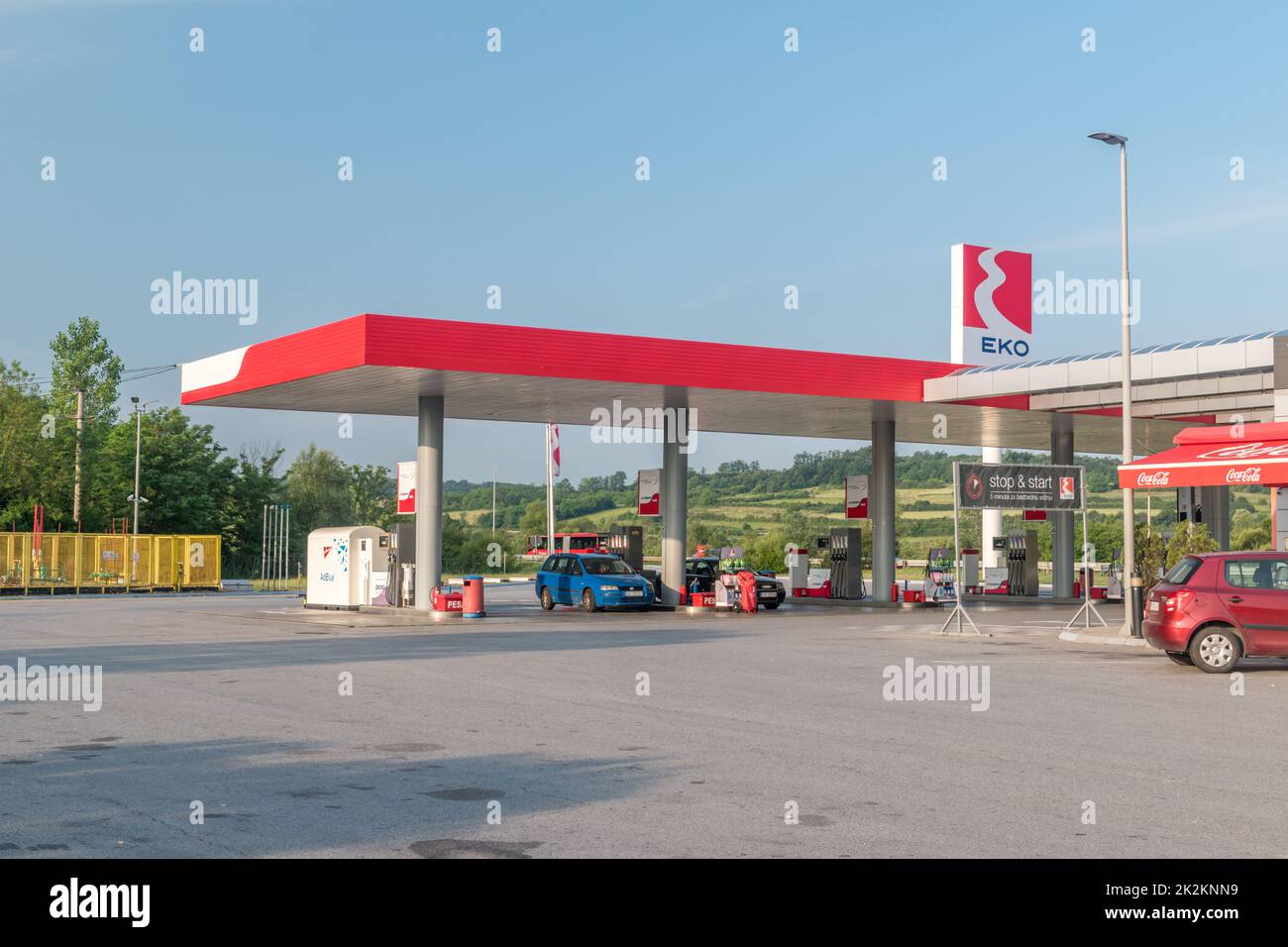 Vrcin, Serbien - 7. Juni 2022: EKO-Tankstelle. EKO Tankstelle der griechischen Firma. Stockfoto