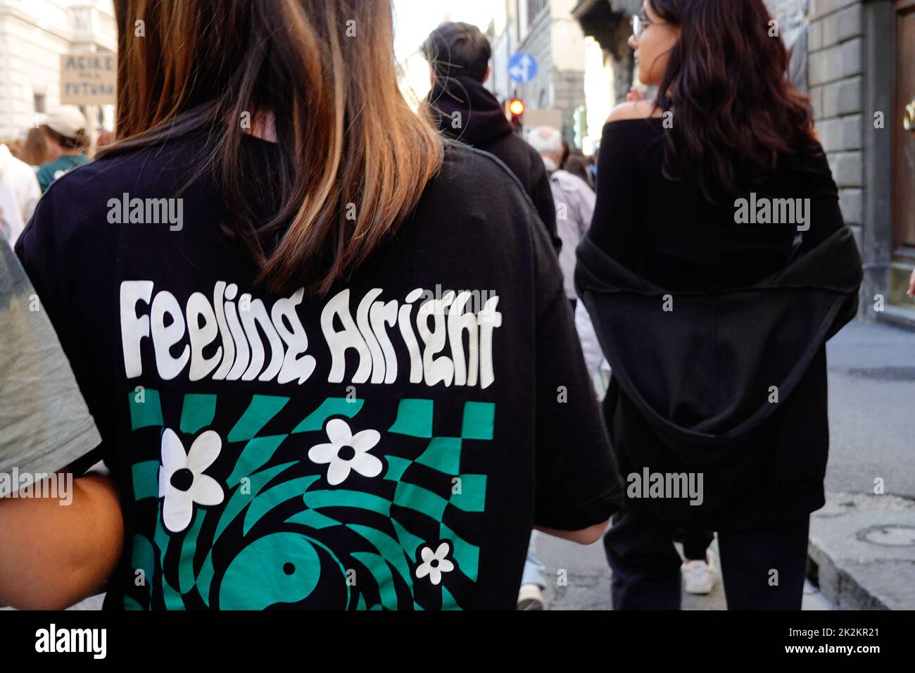 Florenz Italien - 23.. September 2022, Freitags für zukünftigen Streik in Florenz. Junge Menschen und Studenten gehen auf die Straße, um sich gegen den Klimawandel und die kapitalistische Gesellschaft zu manifestieren. Stockfoto