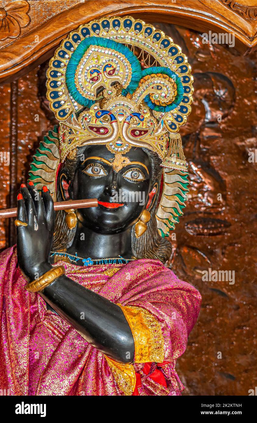 Statue des Hindu Gott Krishna Porträts als schwarze Person an der heilige Grand Bassin Crater Lake, Mauritius Stockfoto Statue des Hindu Gott Krishna Porträts als schwarze Person an der heilige Grand Bassin Crater Lake, Mauritius Stockfoto