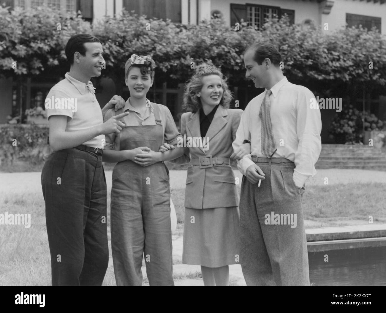 Regisseur Christian-Jaque mit den Schauspielern Marie Déa, Gaby Sylvia und Raymond Rouleau am Set First Ball Premier Bal France, 1941 Stockfoto