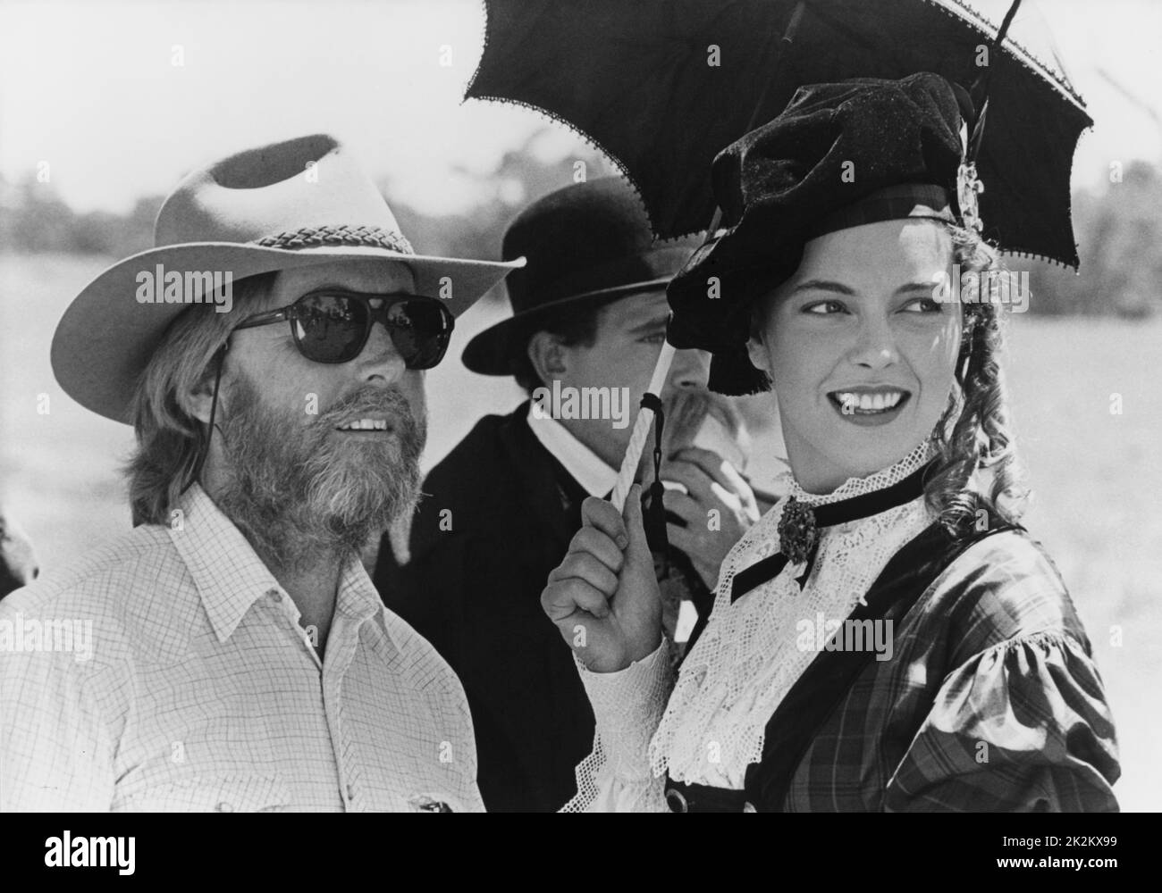 Graeme Clifford und Greta Scacchi am Set von „Burke and Wills“ Australien, 1985 Stockfoto