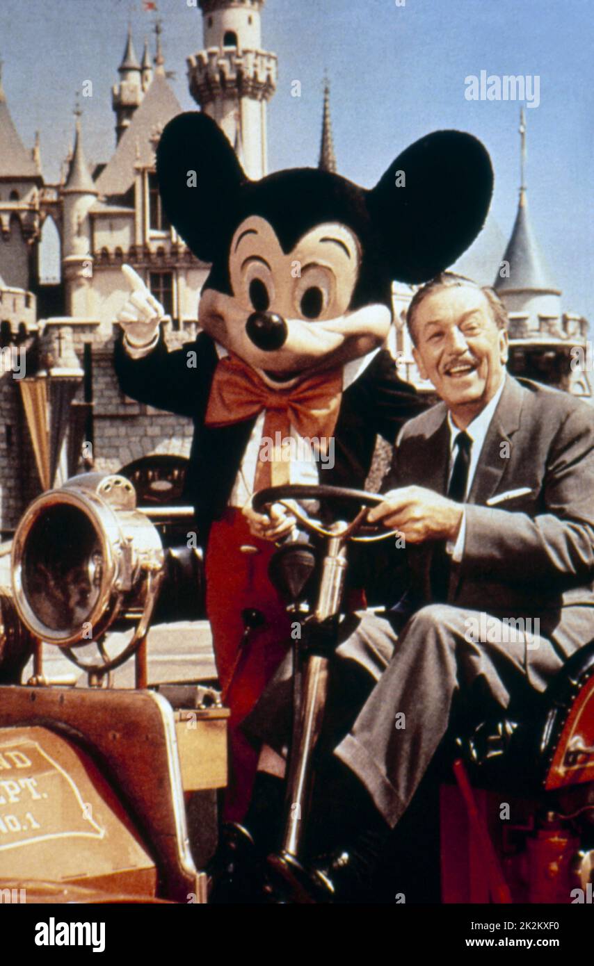 Der amerikanische Animator und Produzent Walt Disney und Mickey Mouse