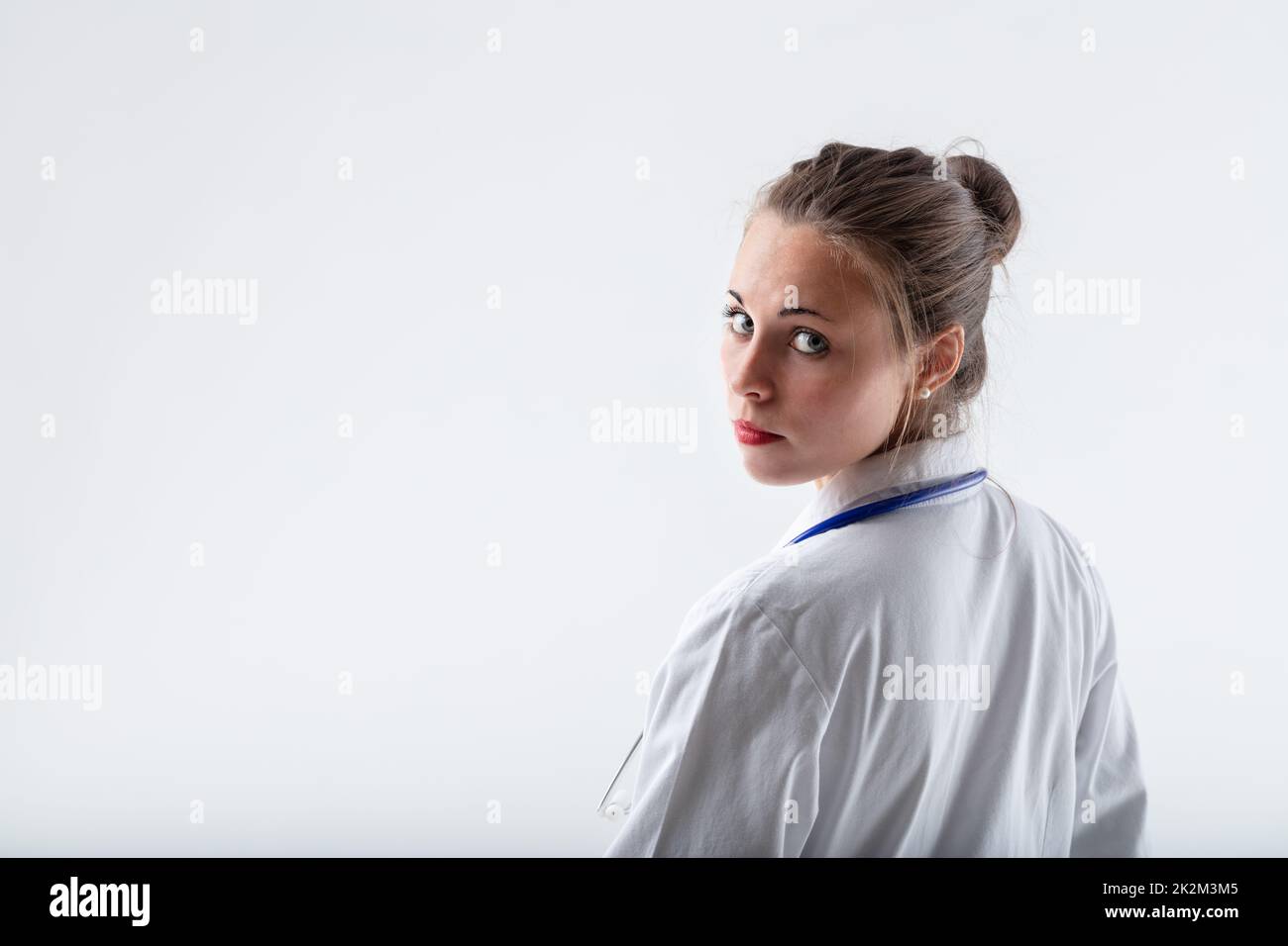 Doktor mit einem Pearl-Ohrring-Porträt Stockfoto