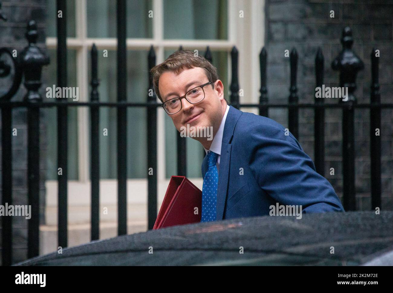 London, England, Großbritannien. 23. September 2022. Simon CLARKE, Staatssekretär für die Aufheitschung, Housing andÂ Communities, wird bei der Kabinettszusammenkommen außerhalb der Downing Street 10 gesehen. (Bild: © Tayfun Salci/ZUMA Press Wire) Stockfoto