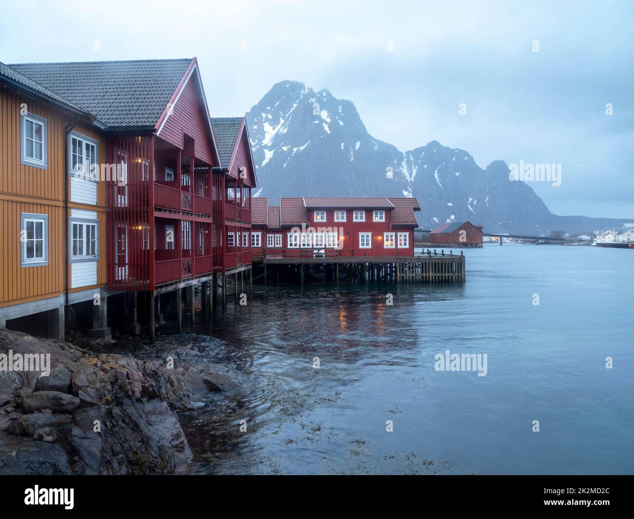 Traditionelle Gebäude in Svolvaer, Lofoten, Norwegen Stockfoto
