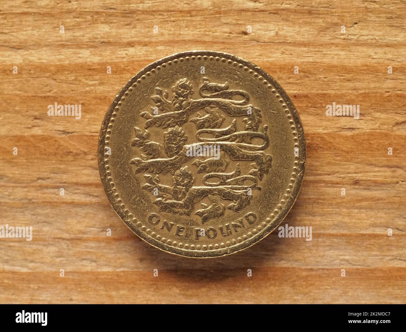 1-Pfund-Münze, auf der Rückseite sind drei Löwen als Passant Guardant zu sehen, der England, die Währung des Vereinigten Königreichs, repräsentiert Stockfoto