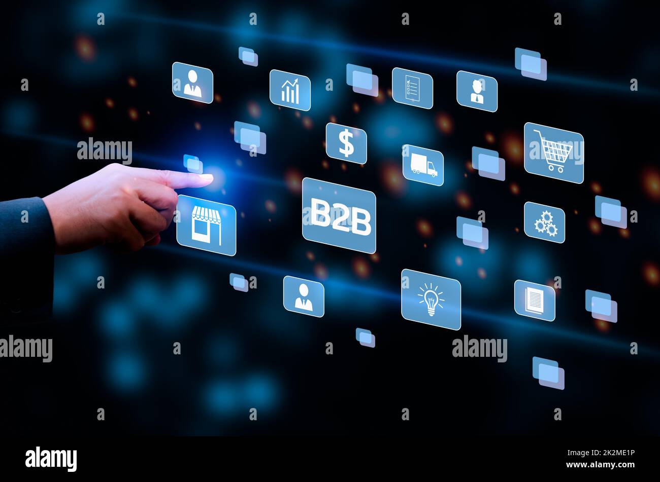 Geschäftsmann berühren auf dem virtuellen Bildschirm Symbol B2B Business to Business Symbole und Symbole. Stockfoto
