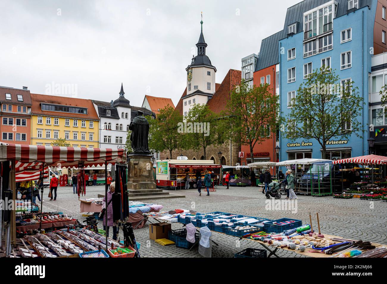 Marktplatz Jena mit dem alten Rathaus aus dem 14.. Jahrhundert Stockfoto