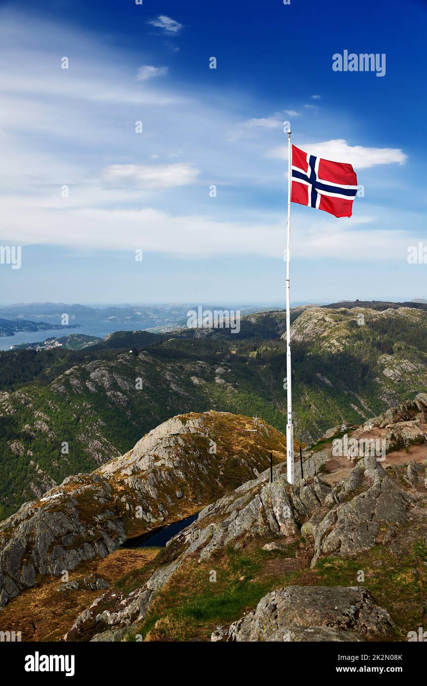 Norwegische Flagge in Bergen bei Bergen Ulriken Stockfoto