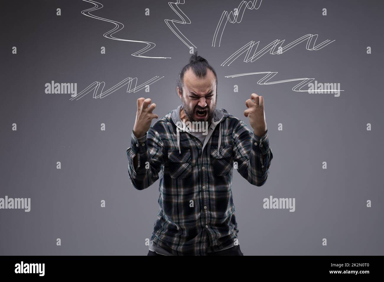 Mann schreit und schreit vor Wut Stockfoto