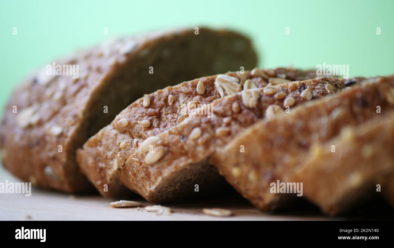 Whole Wheat Brot Gebacken Zu Hause Mit Bio-Zutaten Stockfoto