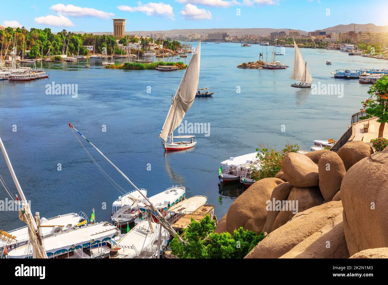 Assuan Stadt, schöne Landschaft des Nils und Boote, Oberägypten Stockfoto