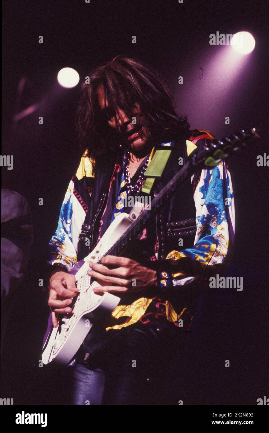 STEVE VAI London 2000; Quelle: Mel Longhurst / Performing Arts Images www.performingartsimages.com Stockfoto